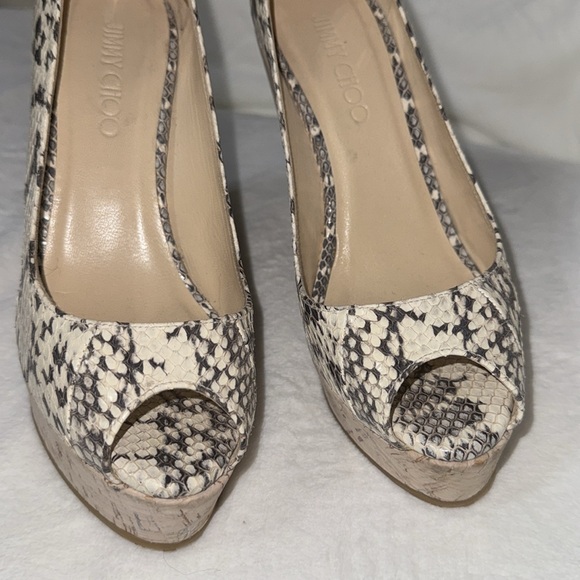 JIMMY CHOO Snakeskin Gray & Ivory Leather Peep Toe Cork Heels 7.5 (Sz 38) - Picture 8 of 17